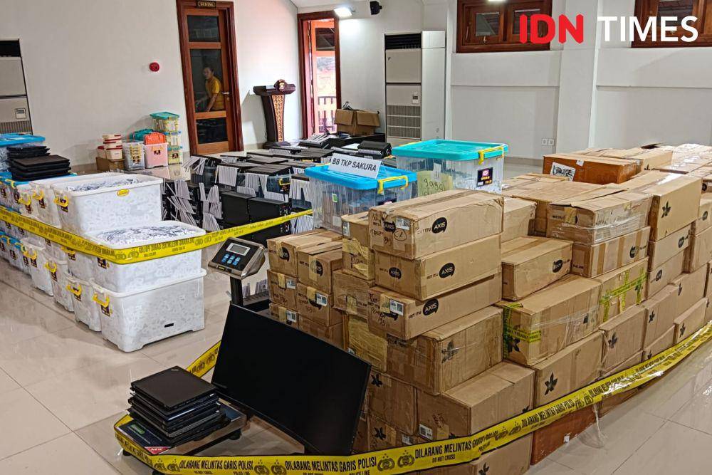 Pelaku tindak pidana registrasi kartu sim secara ilegal dan penjualan kode OTP (IDN Times/Ayu Afria)
