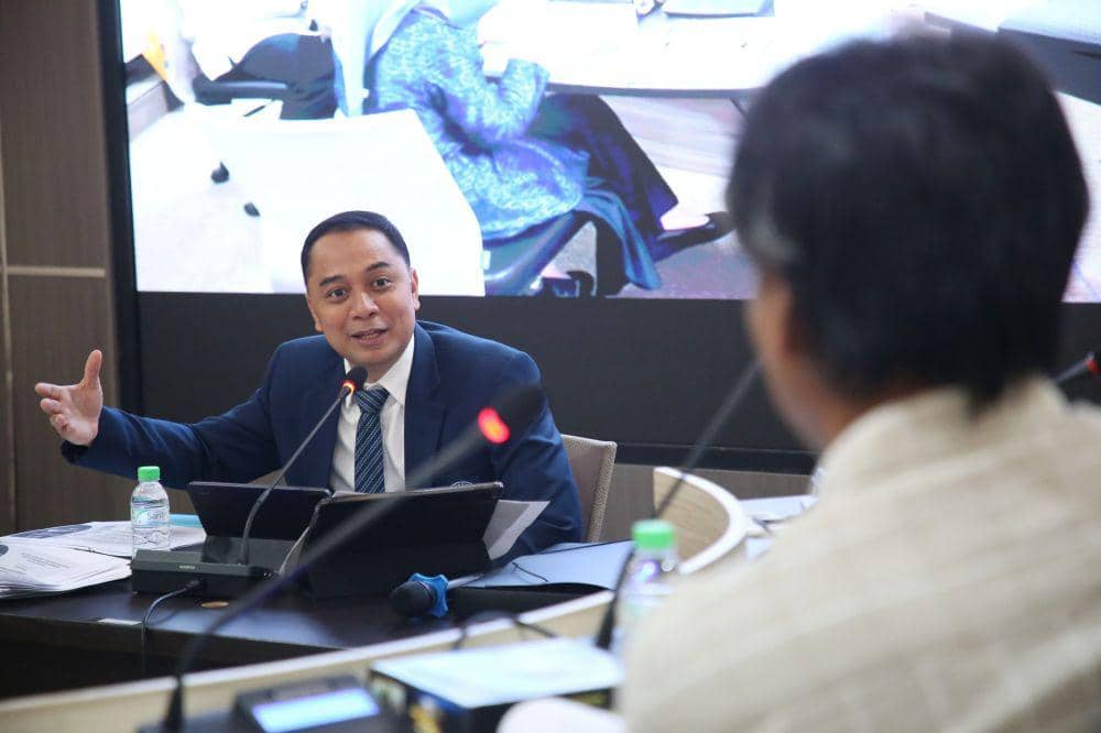 Eri Cahyadi Lulus Ujian Disertasi di Unair