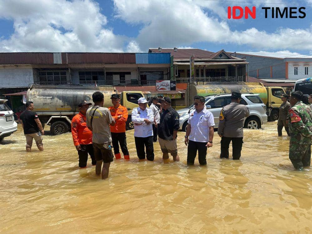 Akses Jalan Warga Sanggau di Kalbar Terhambat Akibat Banjir