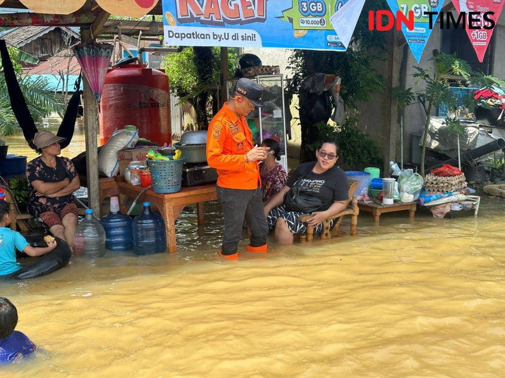 Banjir terjadi akibat intensitas hujan yang tinggi di Sanggau. (IDN Times/istimewa).