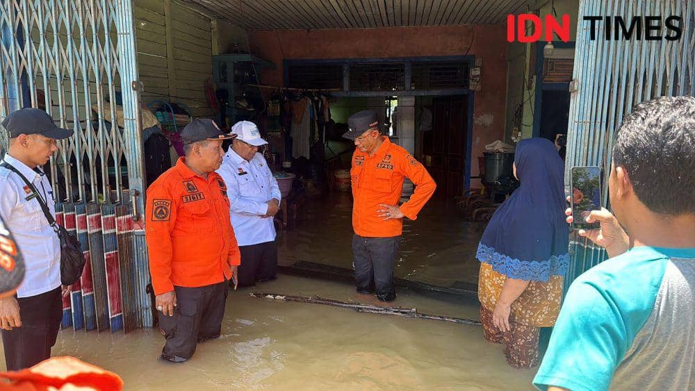 Banjir rendam rumah warga di Kecamatan Tayan. (IDN Times/istimewa).
