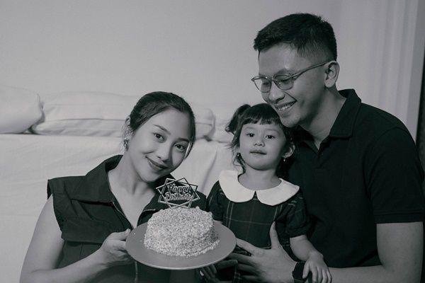 7 Potret Ulang Tahun Ke-27 Winona Willy Sederhana Bareng Keluarga