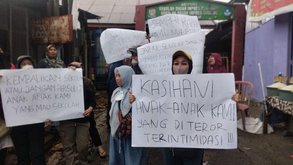 Orang Tua Siswa SD Inpres Pajjaiang Demo, Keluhkan Relokasi Sekolah