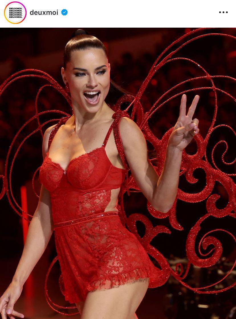 potret Adriana Lima di Victoria Secret Fashion Show 2024 (via Instagram.com/deuxmoi)