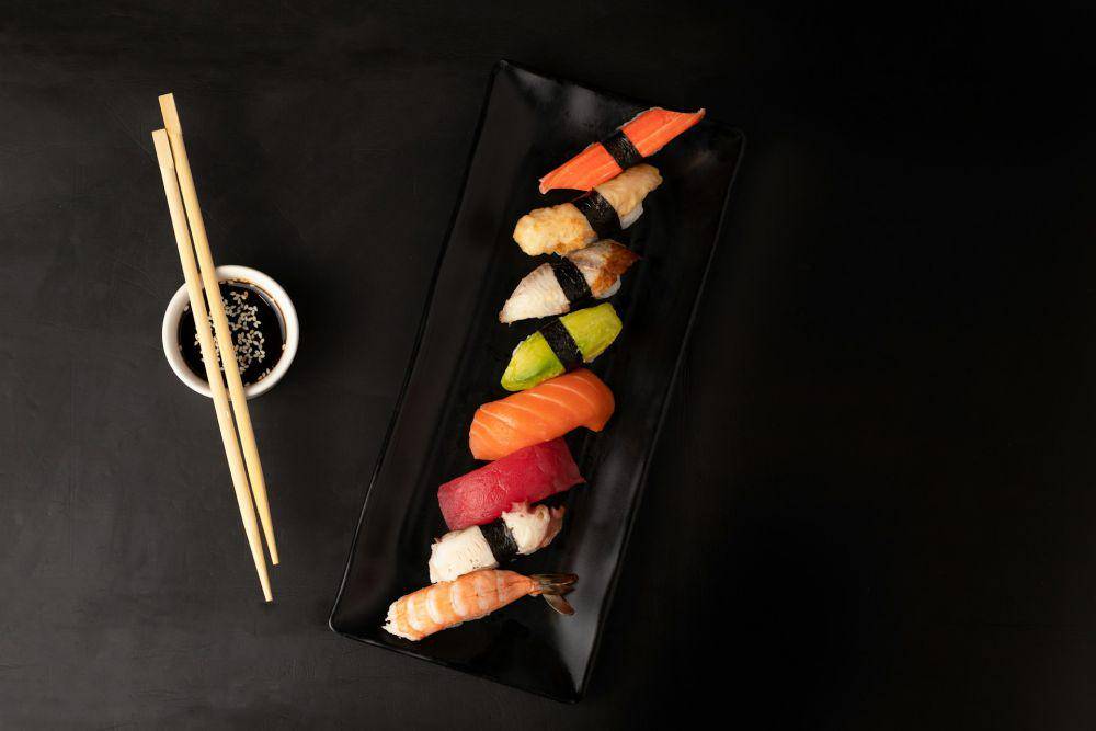 sushi (unsolash.com/Jakub Dziubak)
