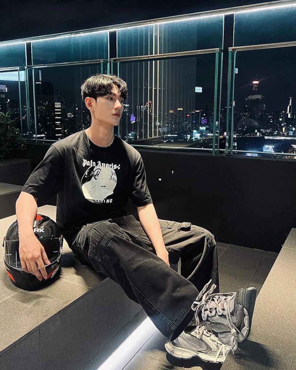 outfit baggy pants ala Pavel Phoom (instagram.com/pavelphoom)