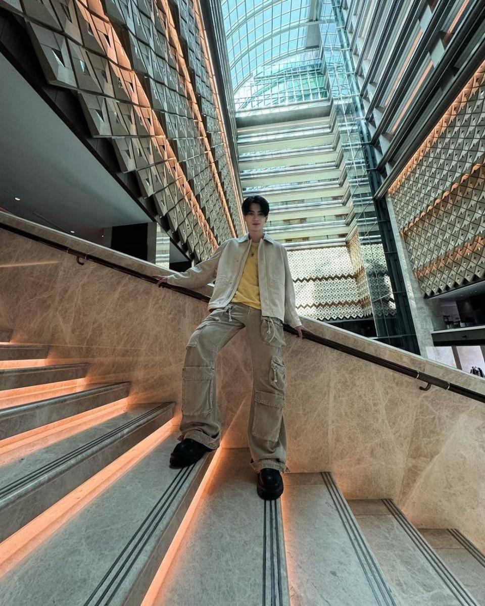 outfit baggy pants ala Pavel Phoom (instagram.com/pavelphoom)