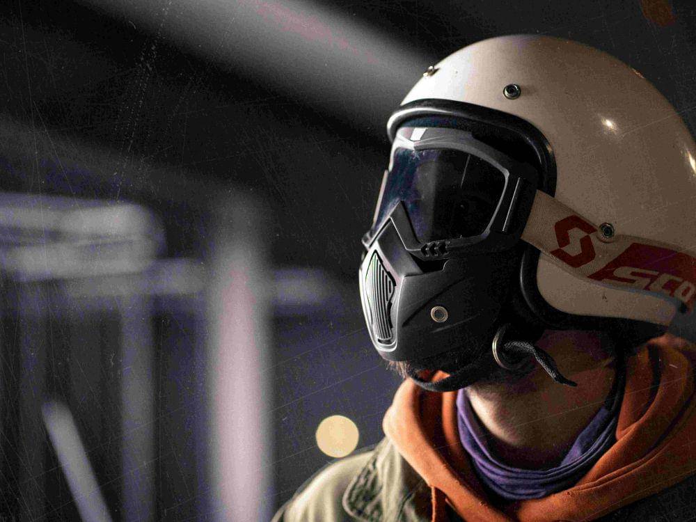 ilustrasi helm motor (pexels.com/Mario Amé)