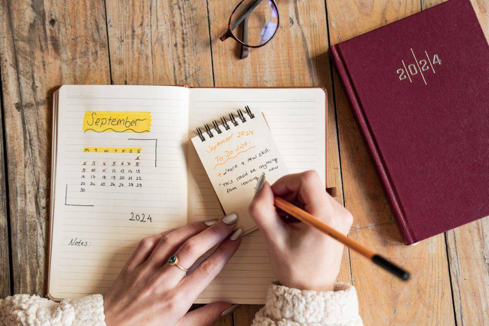 ilustrasi membuat jadwal bekerja (Pexels.com/Ahmed ツ)
