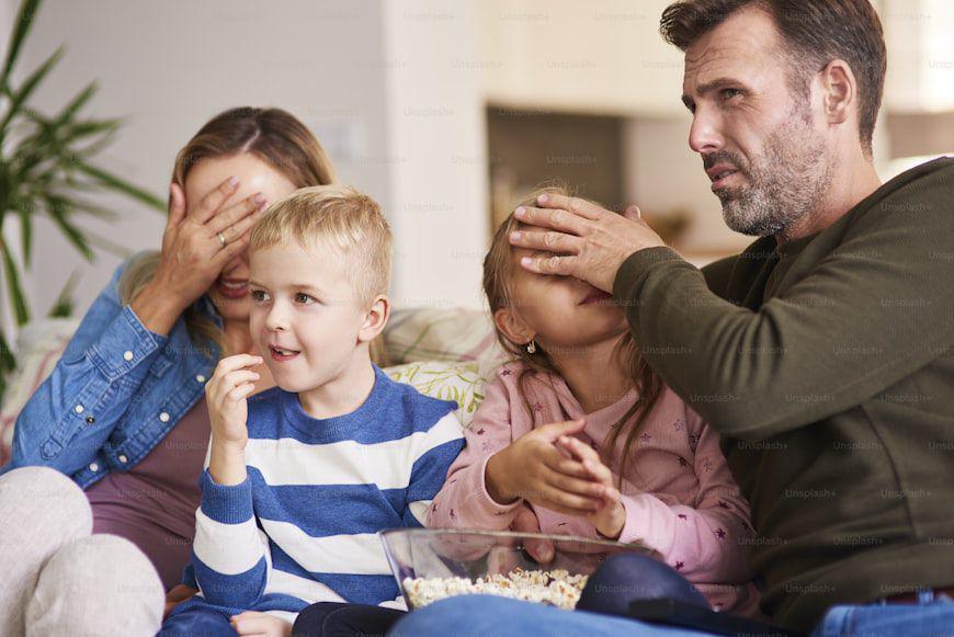 4 Tips Mengurangi Screen Time pada Anak saat Makan