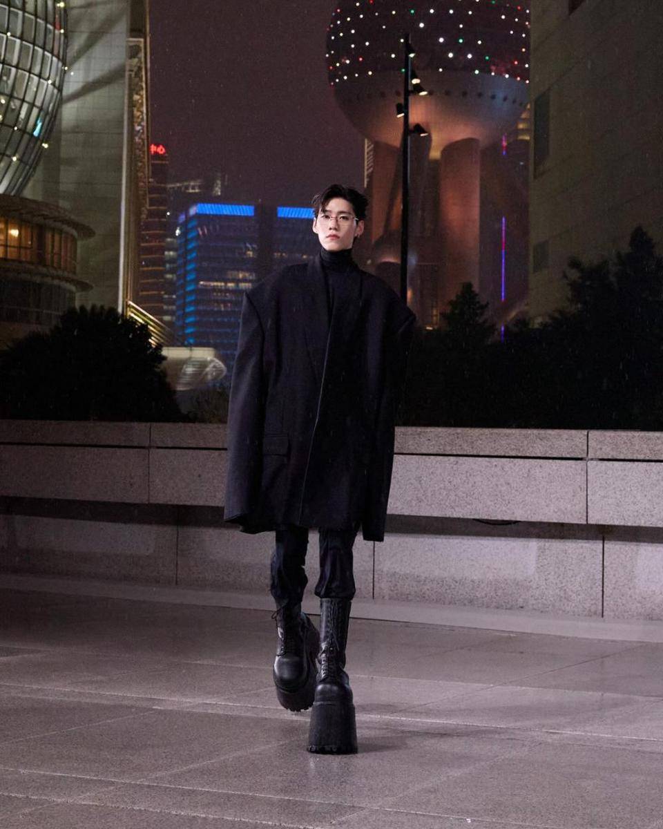 PP Krit dalam Balutan Oversized Outfit Balenciaga (instagram.com/pp.kritt)