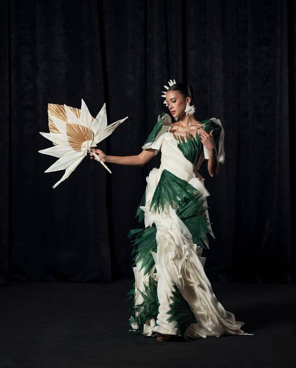 Potret Top 10 Kostum Nasional Terbaik di Miss Aura International 2024 (Instagram.com/demacsgo for Instagram.com/missaurainternational)