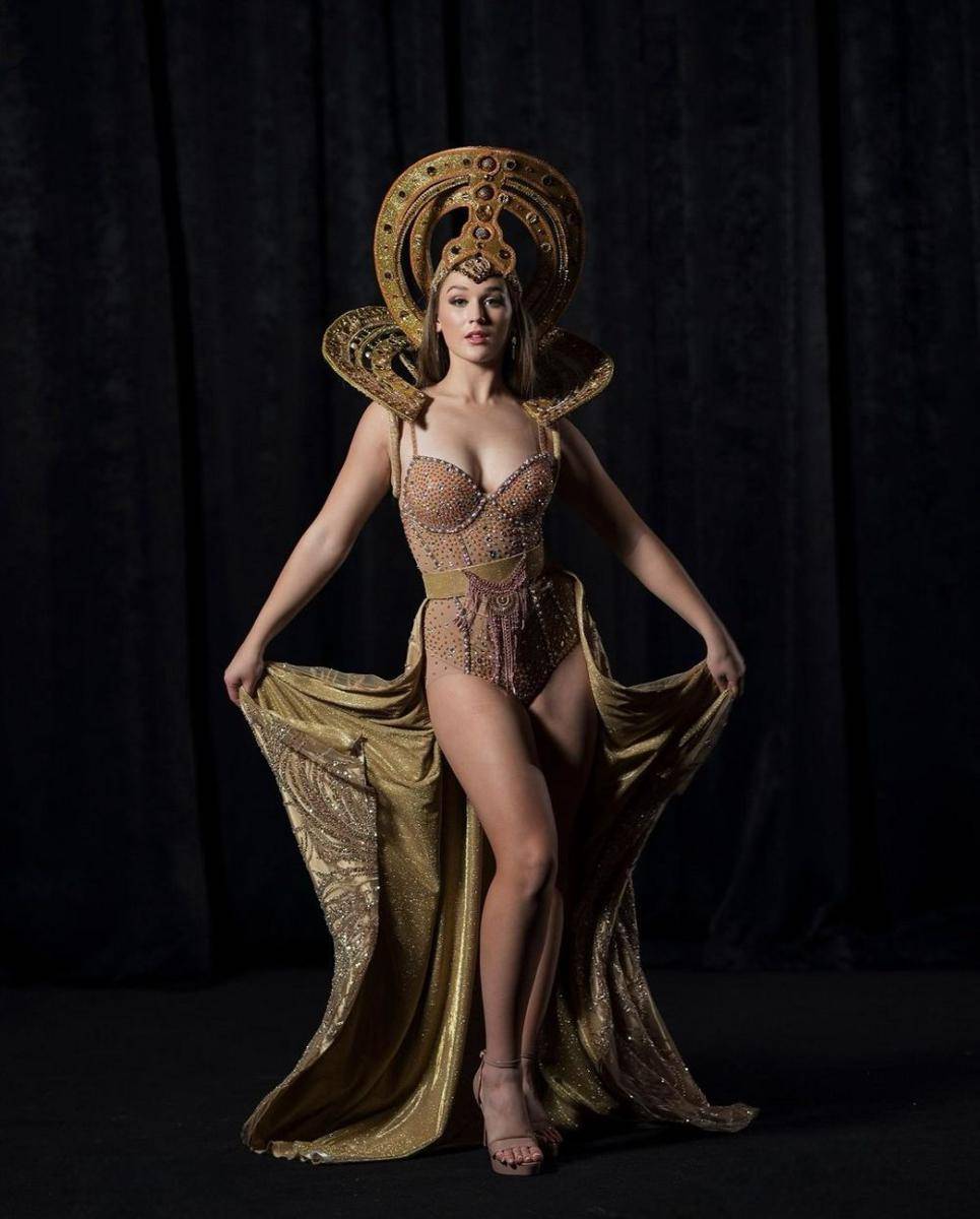 Potret Top 10 Kostum Nasional Terbaik di Miss Aura International 2024 (Instagram.com/demacsgo for Instagram.com/missaurainternational)