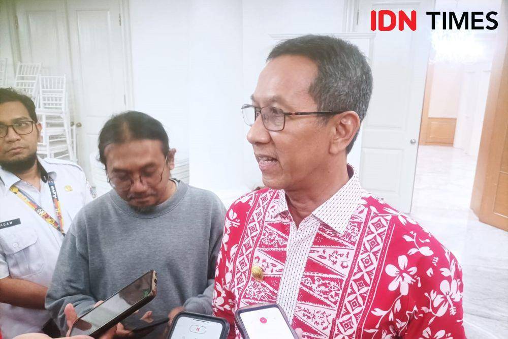 Penjabat (PJ) Gubernur DKI Jakarta, Heru Budi Hartono di Balai Kota, Rabu (16/10/2024) (IDN Times/ Dini Suciatiningrum)