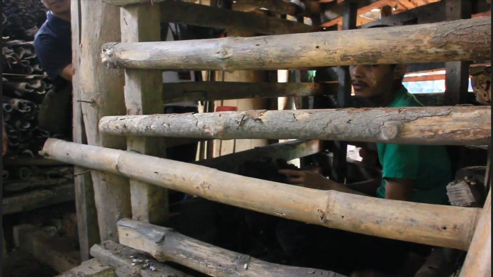 Adik-Kakak di Sukabumi Dikurung di Kandang Kayu Selama Lima Tahun