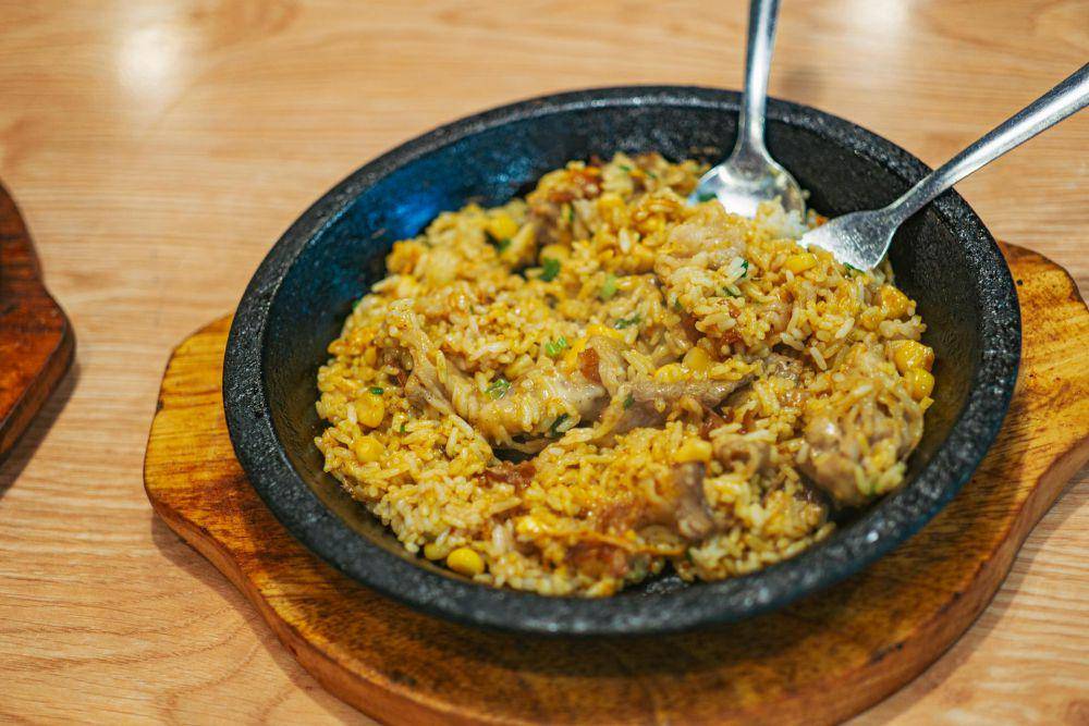 ilustrasi nasi goreng bebek kari (pexels.com/FOX ^.ᆽ.^= ∫)
