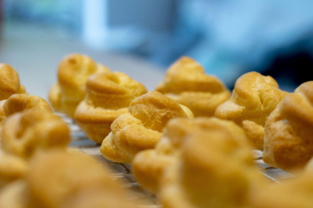 5 Tips Membuat Adonan Kulit Kue Sus Lembut dan Mengembang
