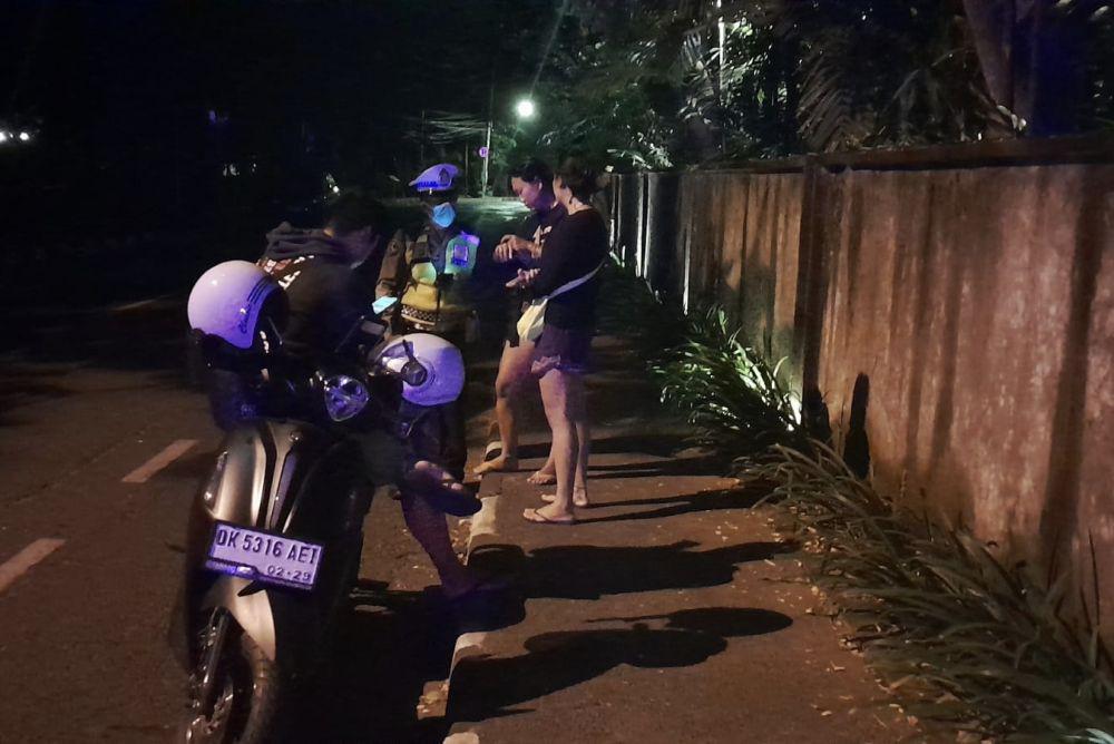 Turis Asal China Dijambret di Sanur, Handphone Ditemukan di Semak