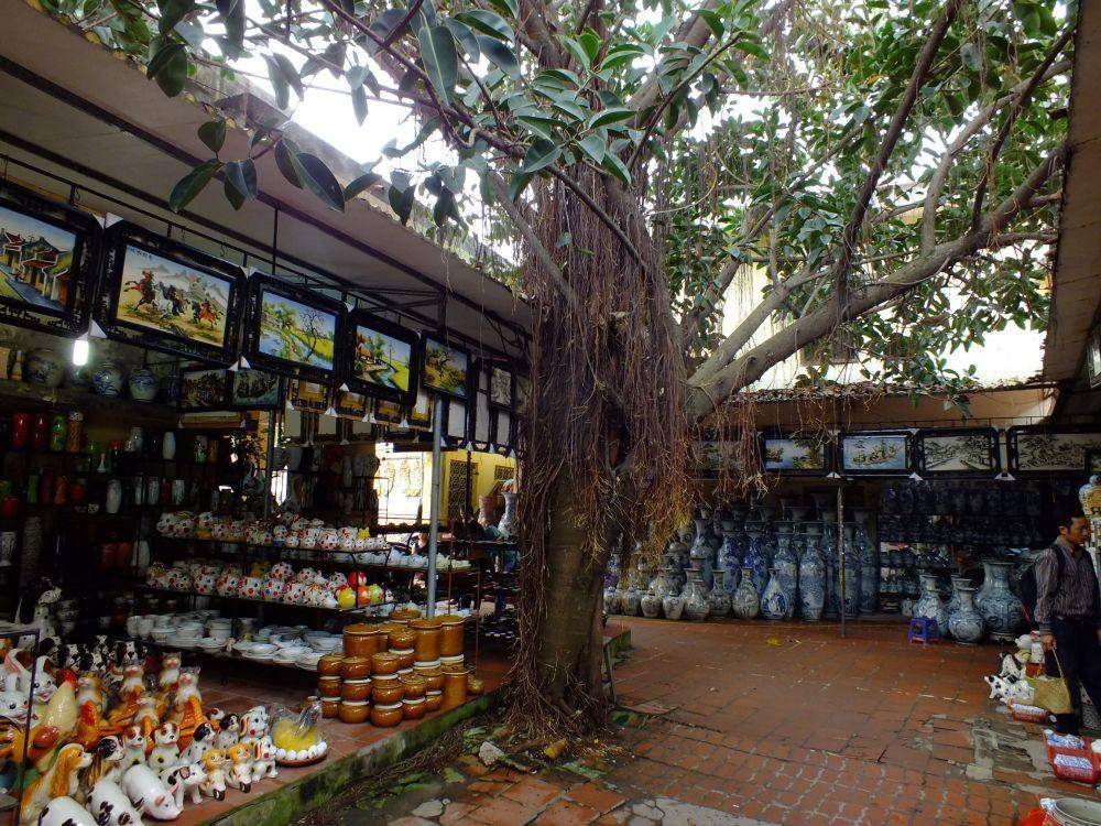 Bat Trang Ceramic Village (https://en.wikipedia.org)