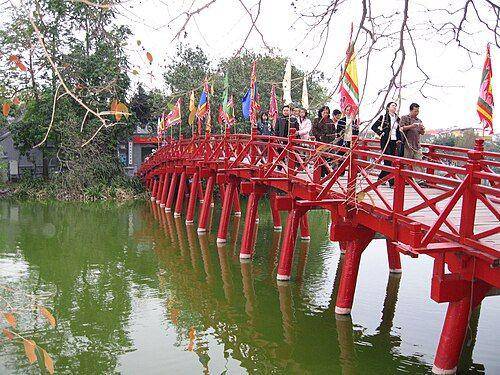Danau Hoan Kim (https://id.wikipedia.org)