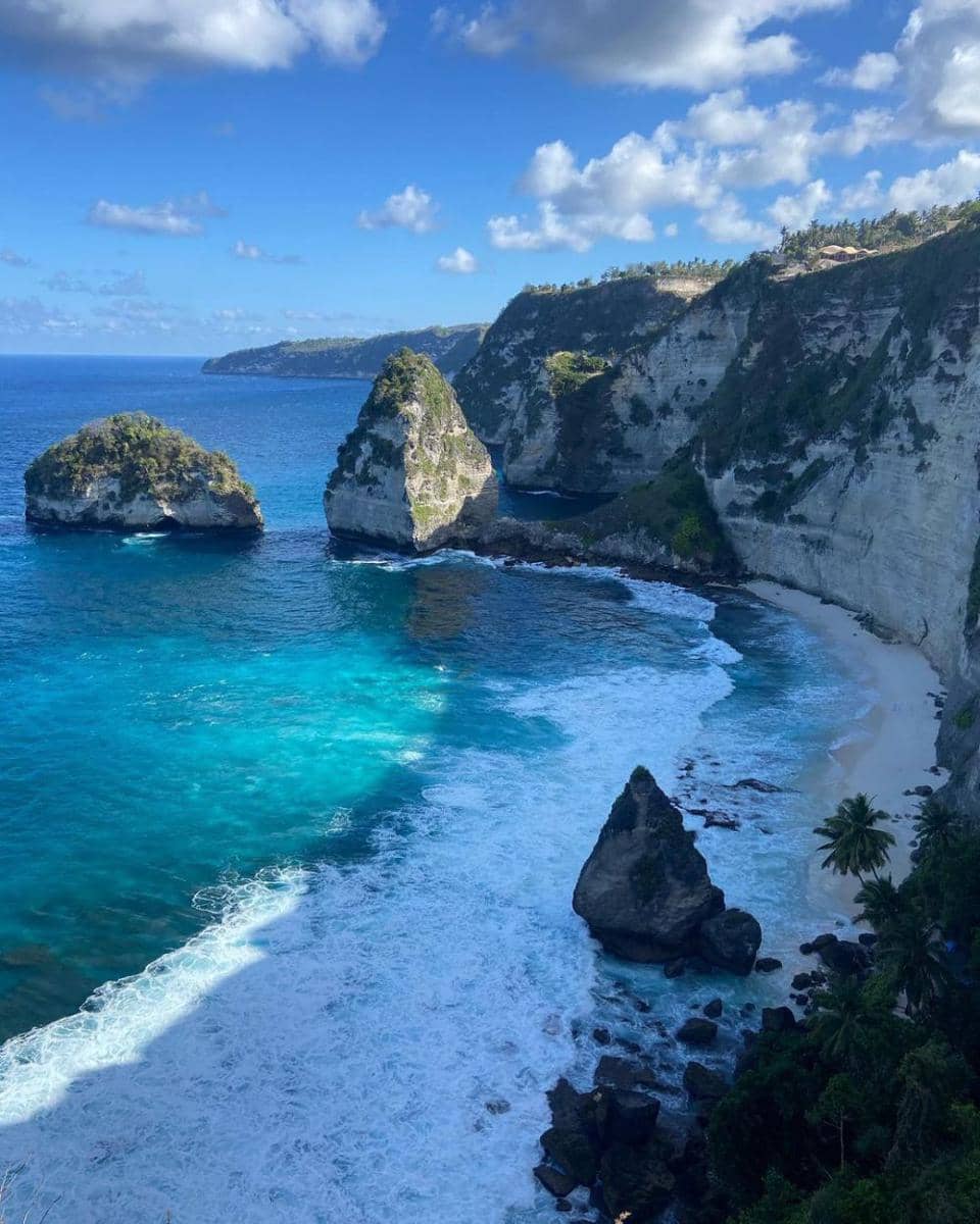 Akses Diamond Beach Nusa Penida Diperbaiki , Wisatawan Harus Hati-Hati
