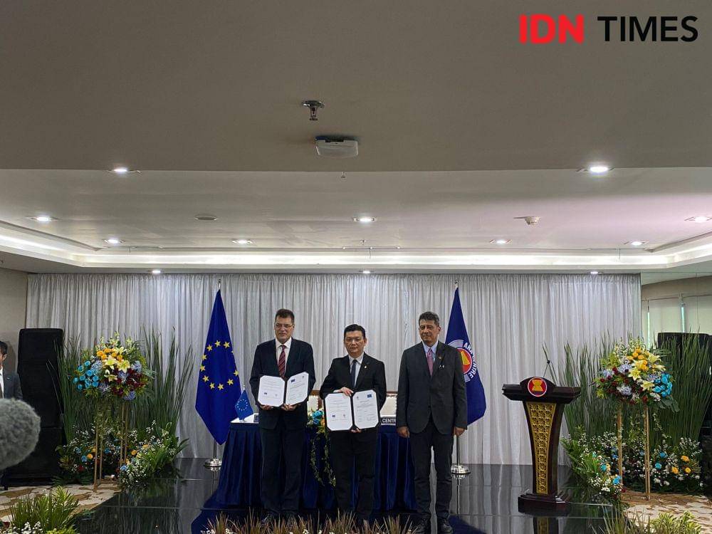 Penandatanganan perjanjian Manajemen Bencana antara Uni Eropa dan AHA Centre ASEAN. (IDN Times/Sonya Michaella)