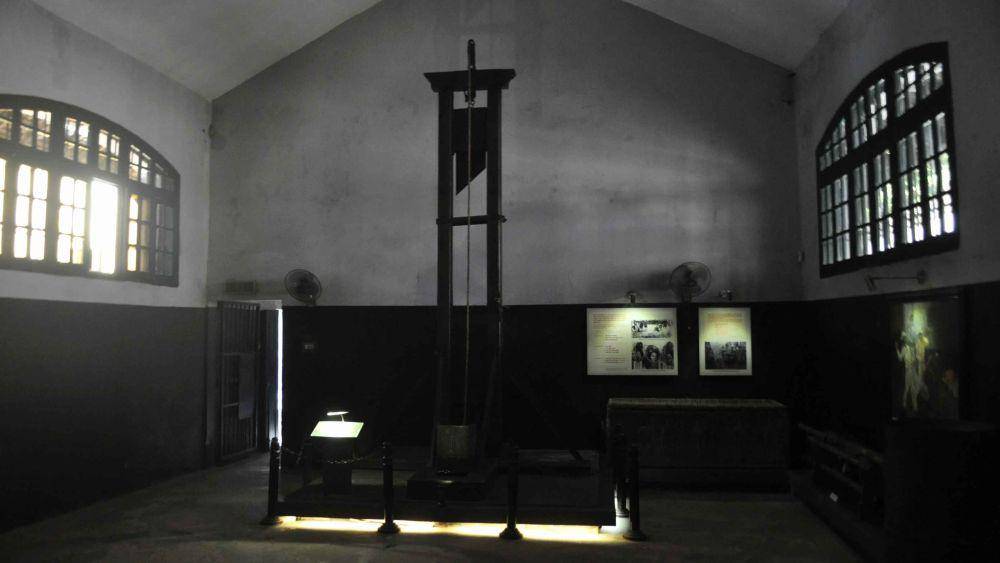 Hoa Lo Prison (https://commons.wikimedia.org)