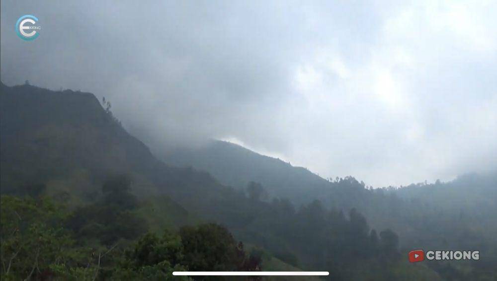 Pemandangan pegunungan Wilis dari jalur pendakian Mojo, Kediri. Youtube/Cekiong