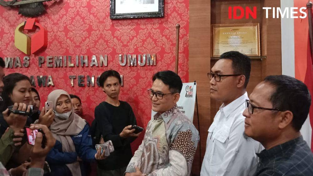 Ketua Bawaslu Jateng Muhammad Amin saat berbicara kepada para wartawan. (IDN Times/Fariz Fardianto)