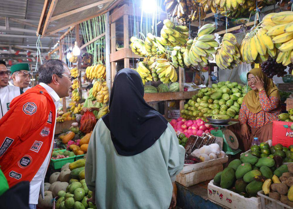 Calon Gubernur Sulawesi Selatan nomor urut 1, Moh Ramdhan Pomanto kampanye di pasar mini, Kabupaten Wajo, Kamis (17/10/2024). (Dok. Istimewa)