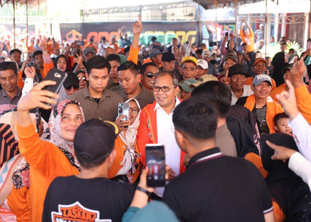Calon Gubernur Sulawesi Selatan nomor urut 1, Moh Ramdhan Pomanto, Posko Induk Pemenangan DIA Wajo, Kamis (17/10/2024). (Dok. Istimewa)