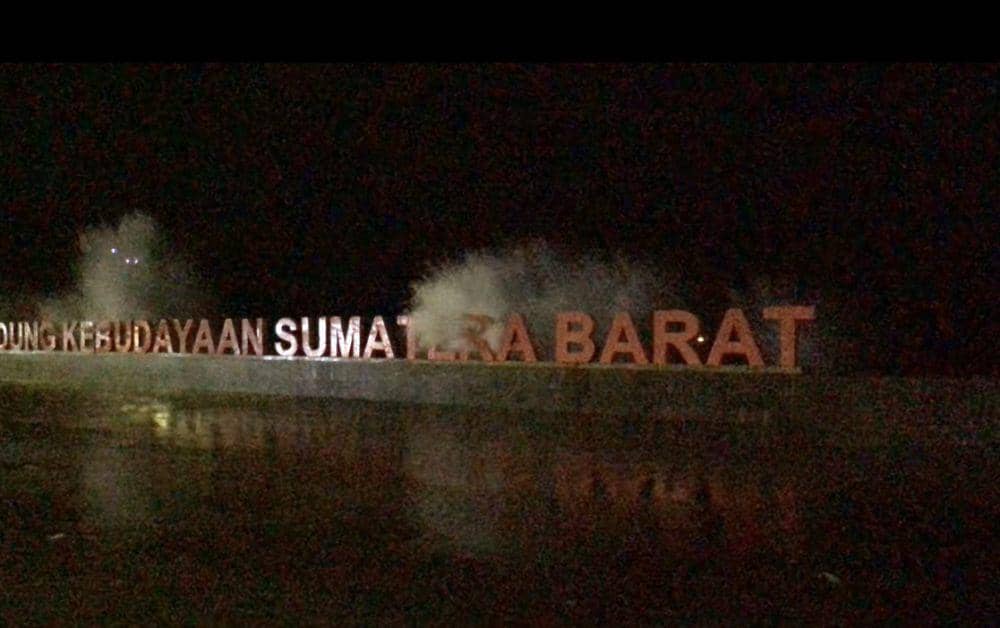 Banjir Rob Rendam Puluhan Rumah Warga di Padang