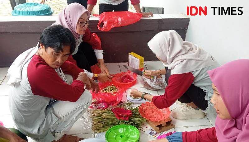 Persiapan pembuatan eco enzyme (IDN Times/Ervan)