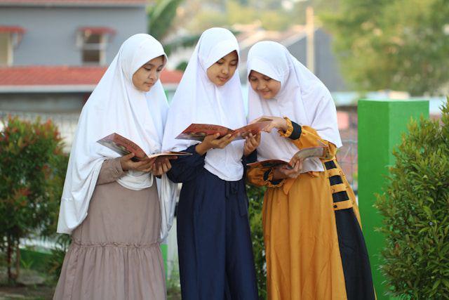Nana Sudjana Minta Para Santri Teladani Para Pejuang Terdahulu