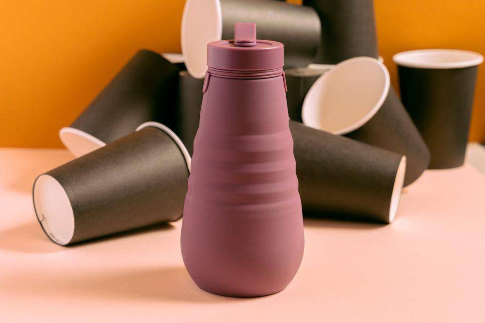 ilustrasi tumbler foldable (pexels.com/Antoni Shkraba)
