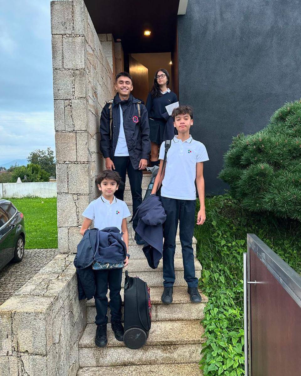Donna dan Darius antar anak sekolah di Portugal (instagram.com/dagnesia)