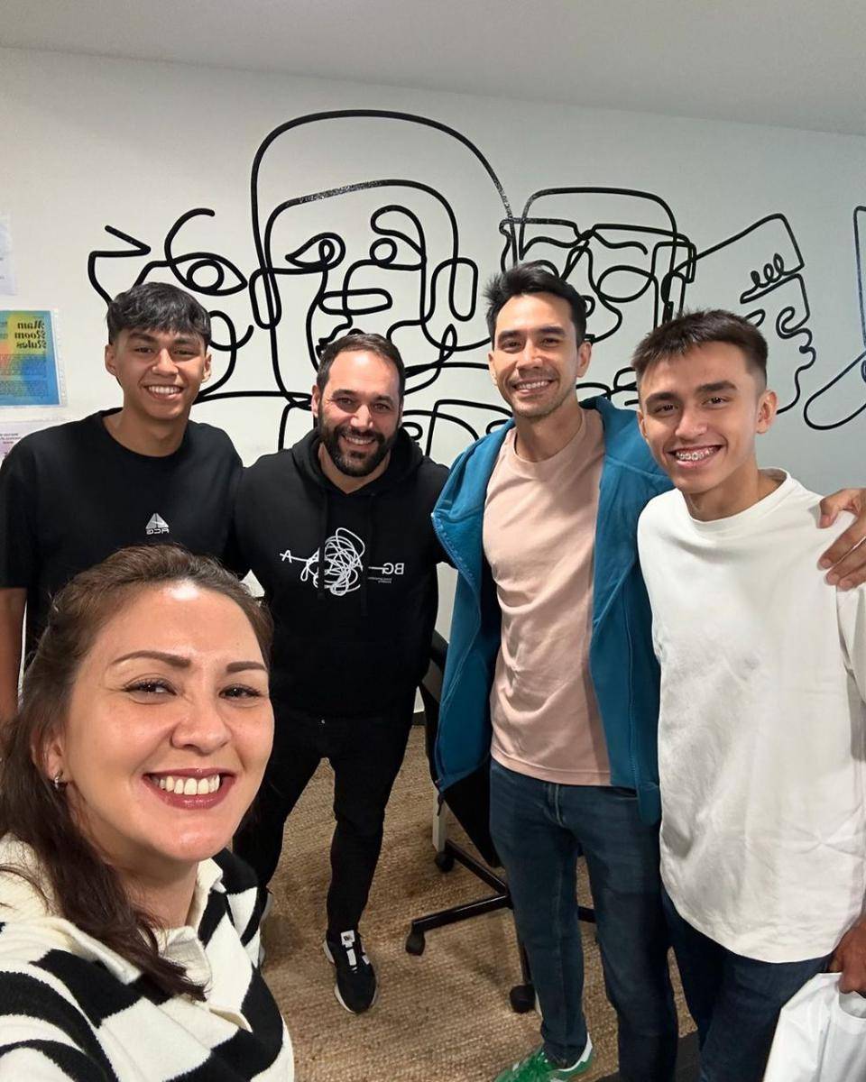 Donna dan Darius antar anak sekolah di Portugal (instagram.com/dagnesia)