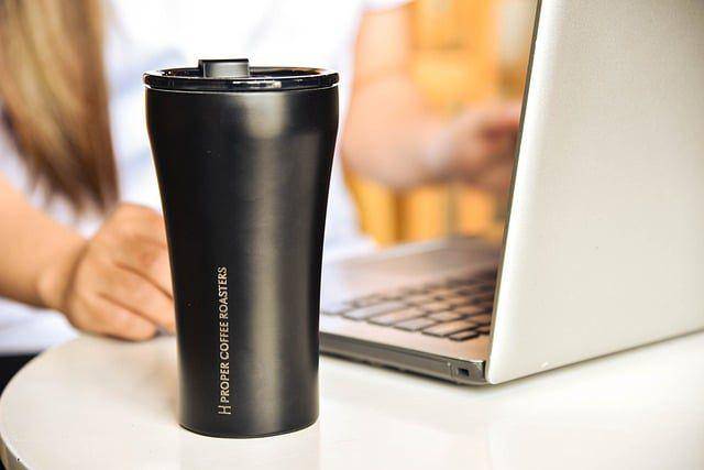 ilustrasi tumbler (pexels.com/matthardy)