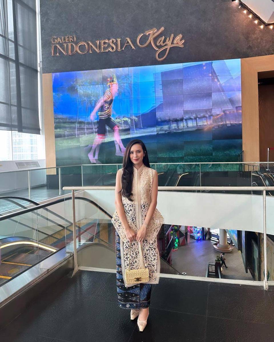 Gaya Etnik Tokoh Publik di Acara Tutur Batik (instagram.com/bebytsabina)