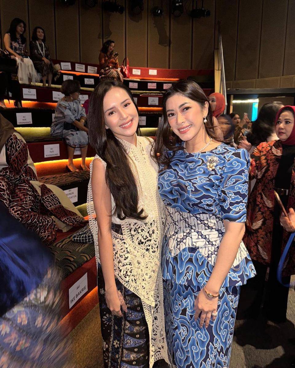 Gaya Etnik Tokoh Publik di Acara Tutur Batik (instagram.com/bebytsabina)
