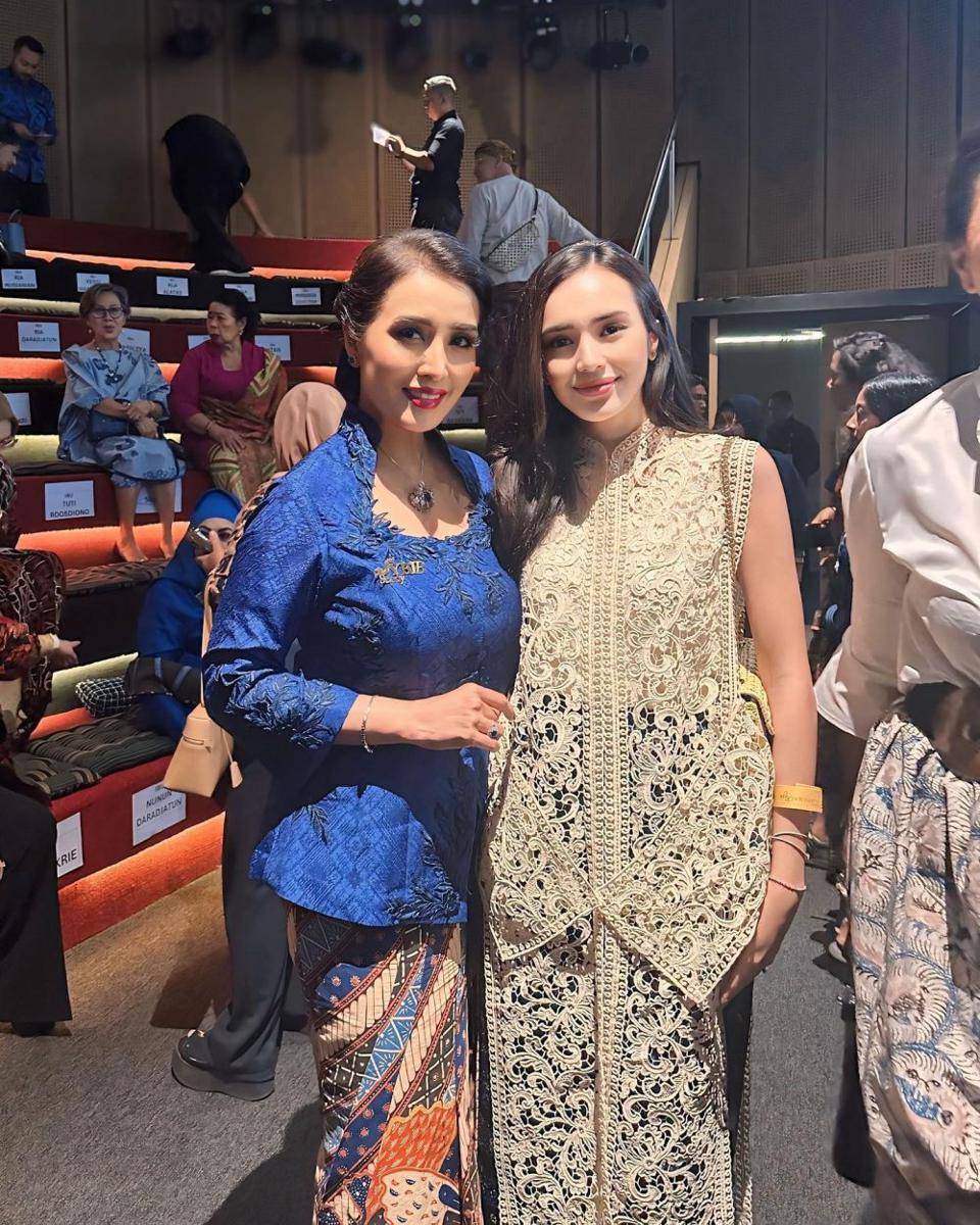 Gaya Etnik Tokoh Publik di Acara Tutur Batik (instagram.com/bebytsabina)