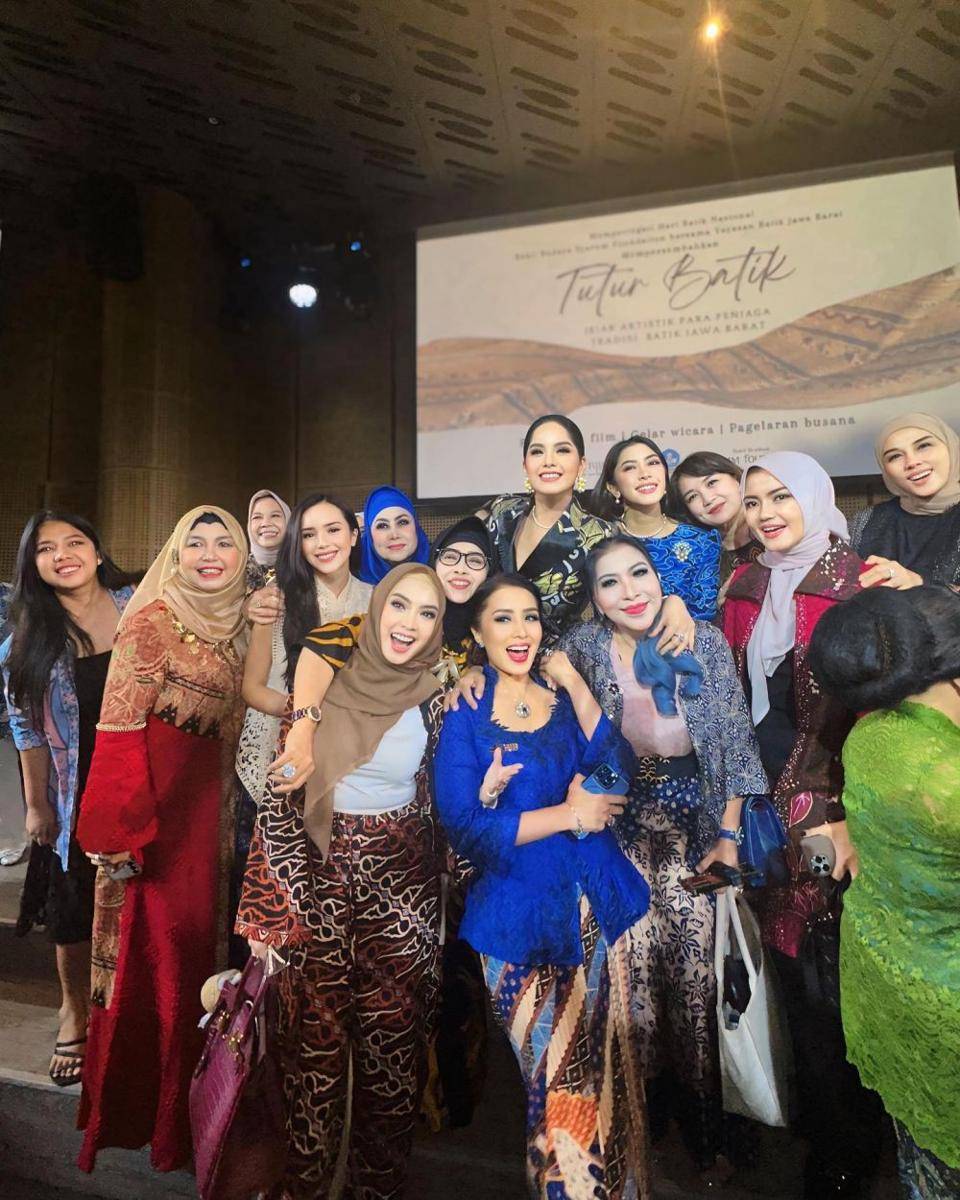 Gaya Etnik Tokoh Publik di Acara Tutur Batik (instagram.com/bebytsabina)