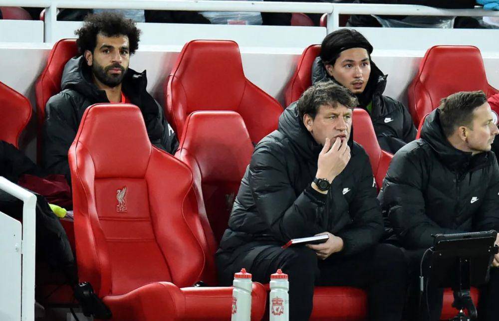 Bench Liverpool (premierleague.com)