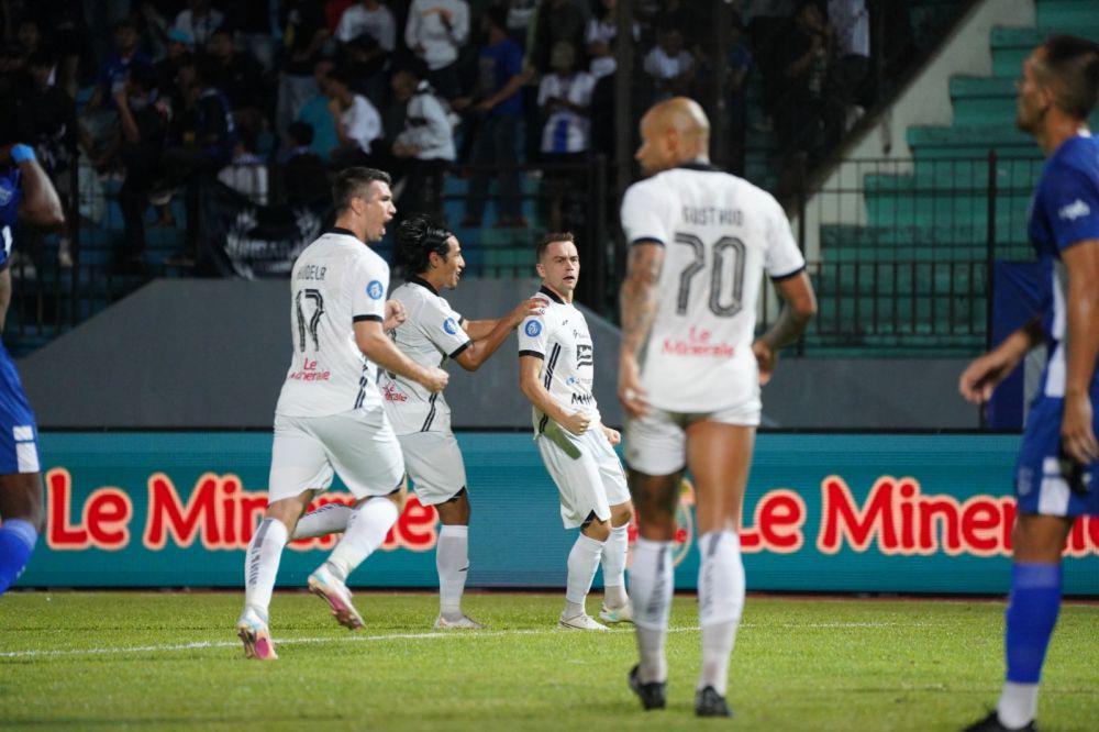 Versi Terbaik Persija, Demi Antisipasi Amukan Semen Padang