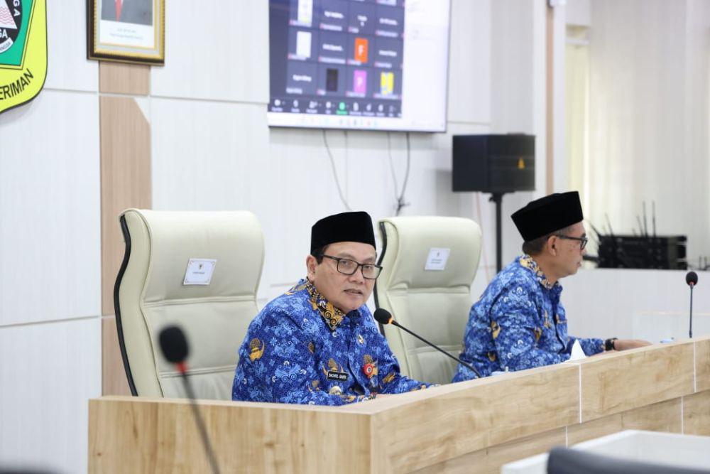 Pj Bupati Bogor, Jawa Barat Bachril Bakri (kesatu dari kiri). (Humas Pemkab Bogor).