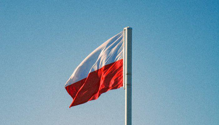 Radio Polandia Hentikan Eksperimen Penyiar AI usai Dikritik Publik