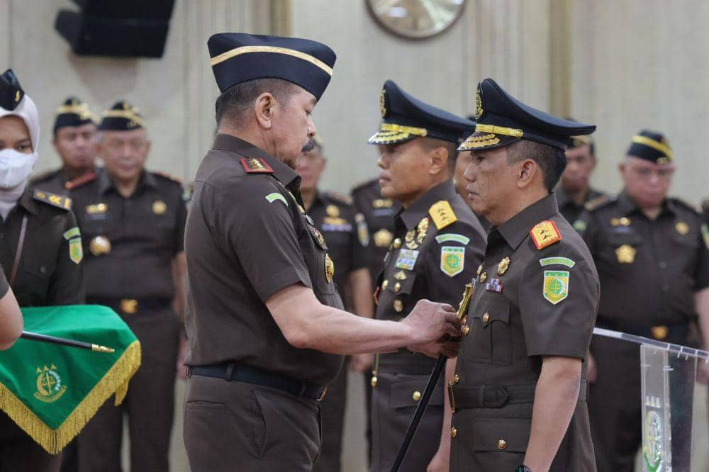 Jaksa Agung ST Burhanuddin lantik Kajati DKJ Patris Yusrian Jaya (Dok: Kejagung RI)