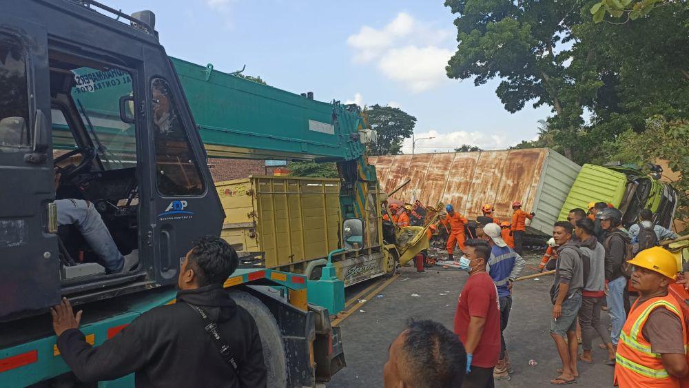 Truk Kontainer Tabrak 2 Truk Pasir di Bantul, 2 Orang Tewas