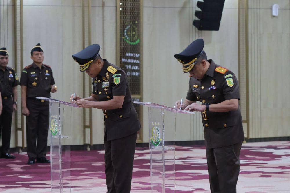 Jaksa Agung ST Burhanuddin lantik Kajati DKJ Patris Yusrian Jaya (Dok: Kejagung RI)