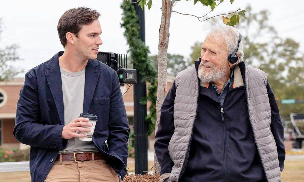 Nicholas Hoult dan Clint Eastwood di set film Juror #2 (dok. Warner Bros. Picture/Juror 2)